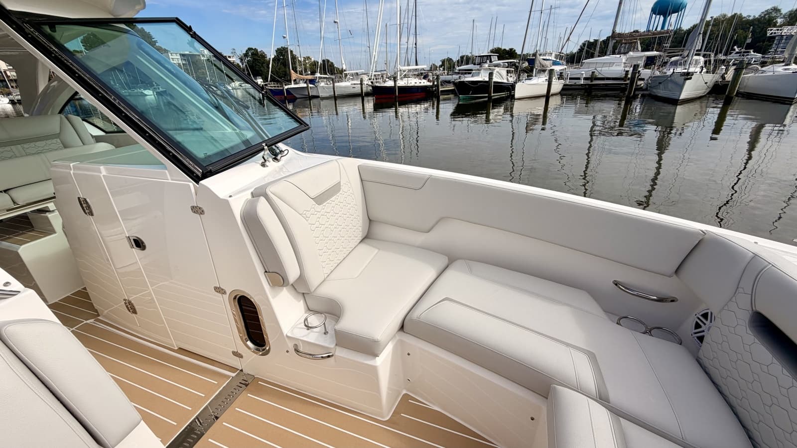 2026 Tiara Yachts 34 LX - Photo 7
