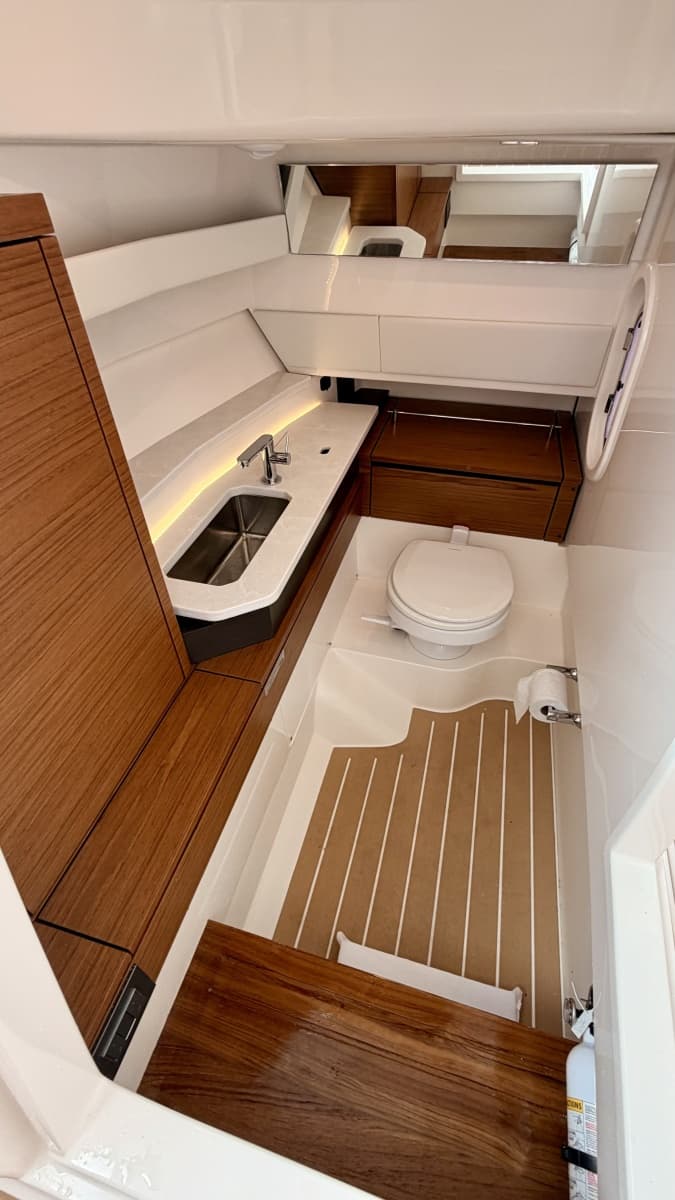 2026 Tiara Yachts 34 LX - Photo 24