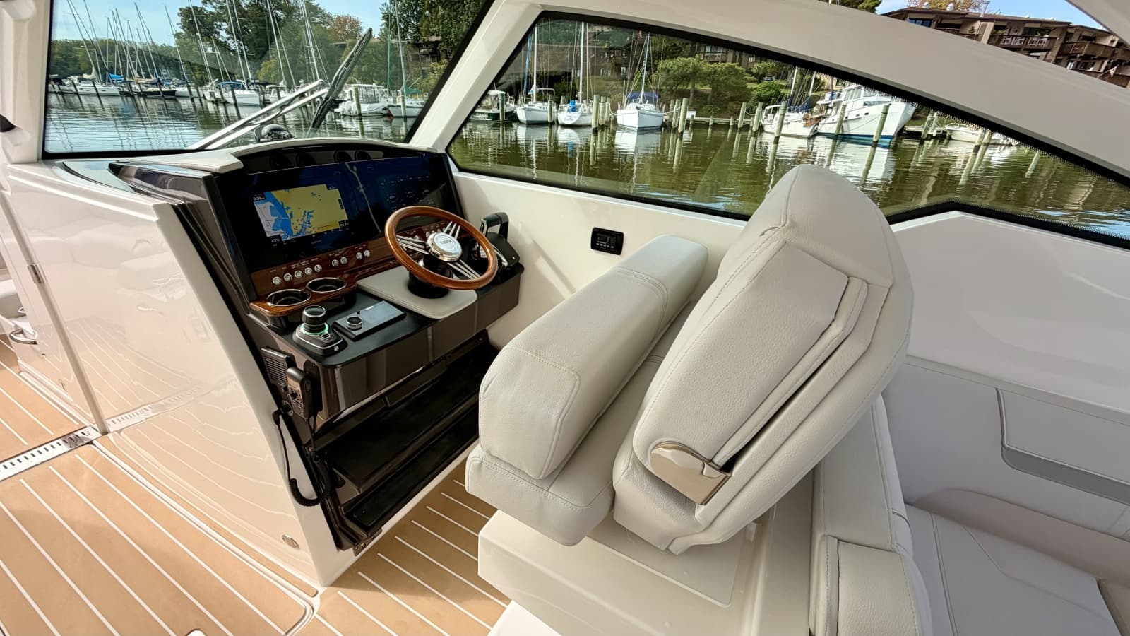 2026 Tiara Yachts 34 LX - Photo 10