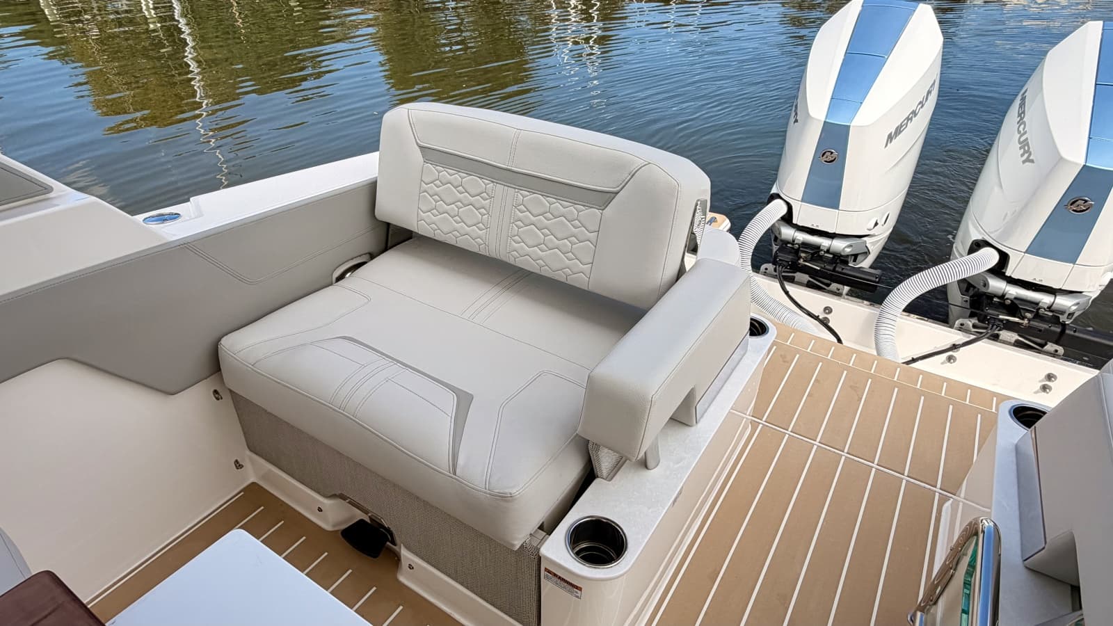 2026 Tiara Yachts 34 LX - Photo 18