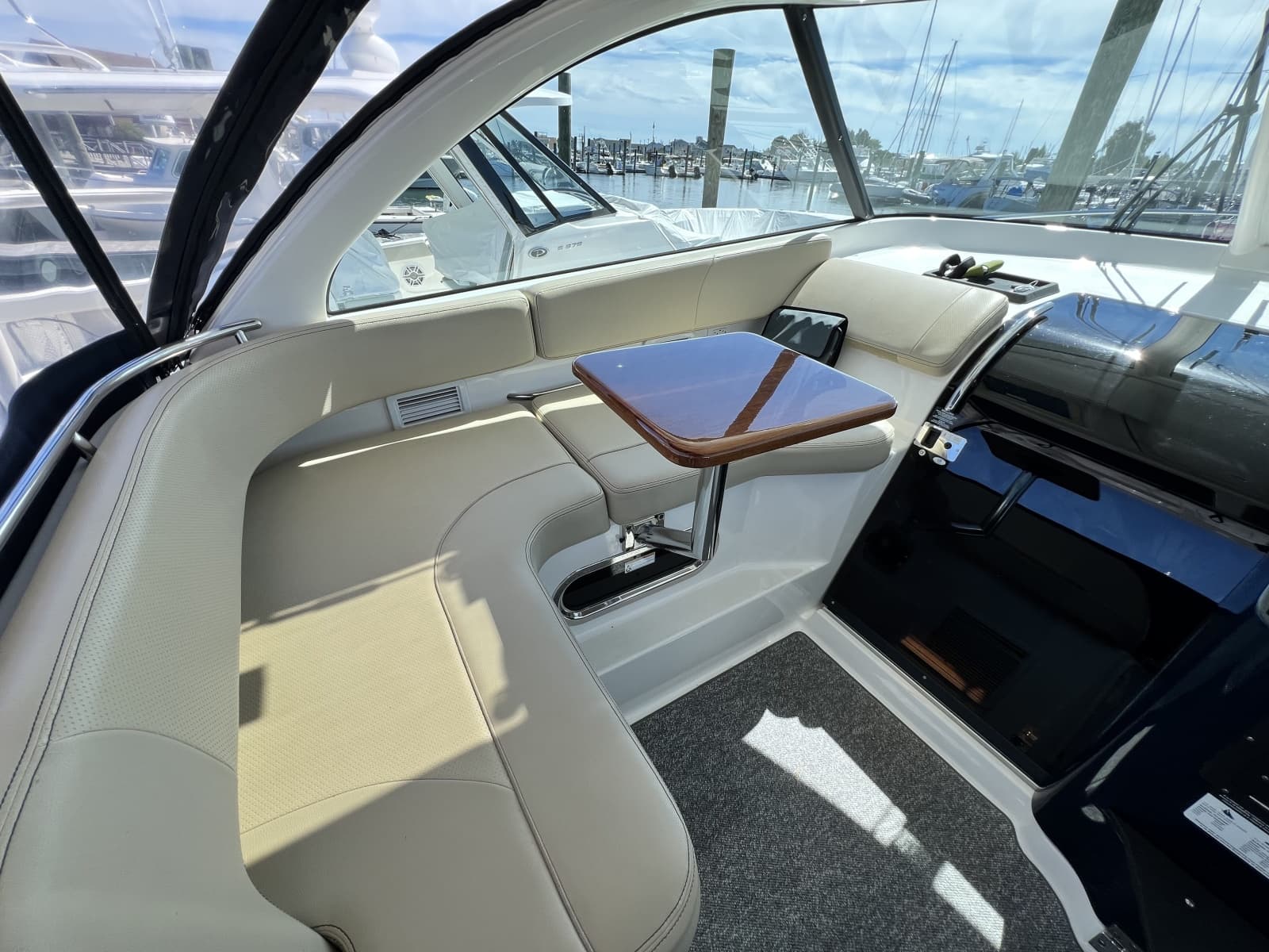 2020 Pursuit 385 Offshore - Photo 17