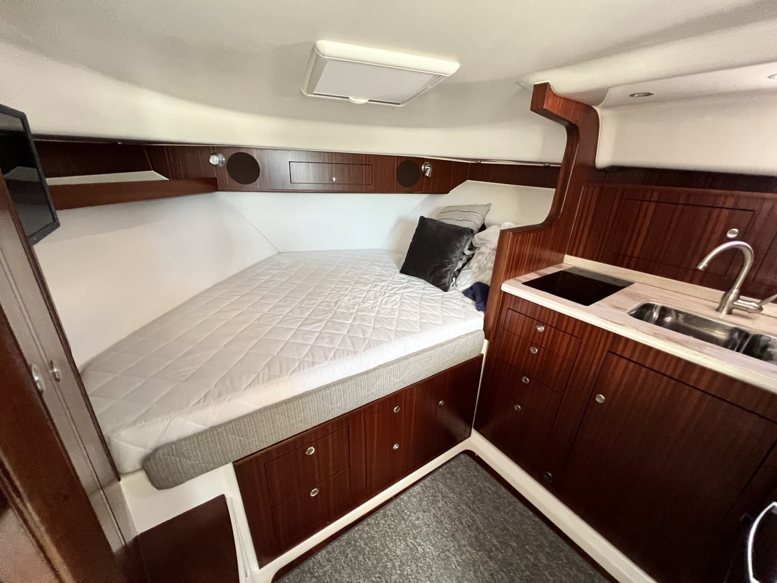 2020 Pursuit 385 Offshore - Photo 6