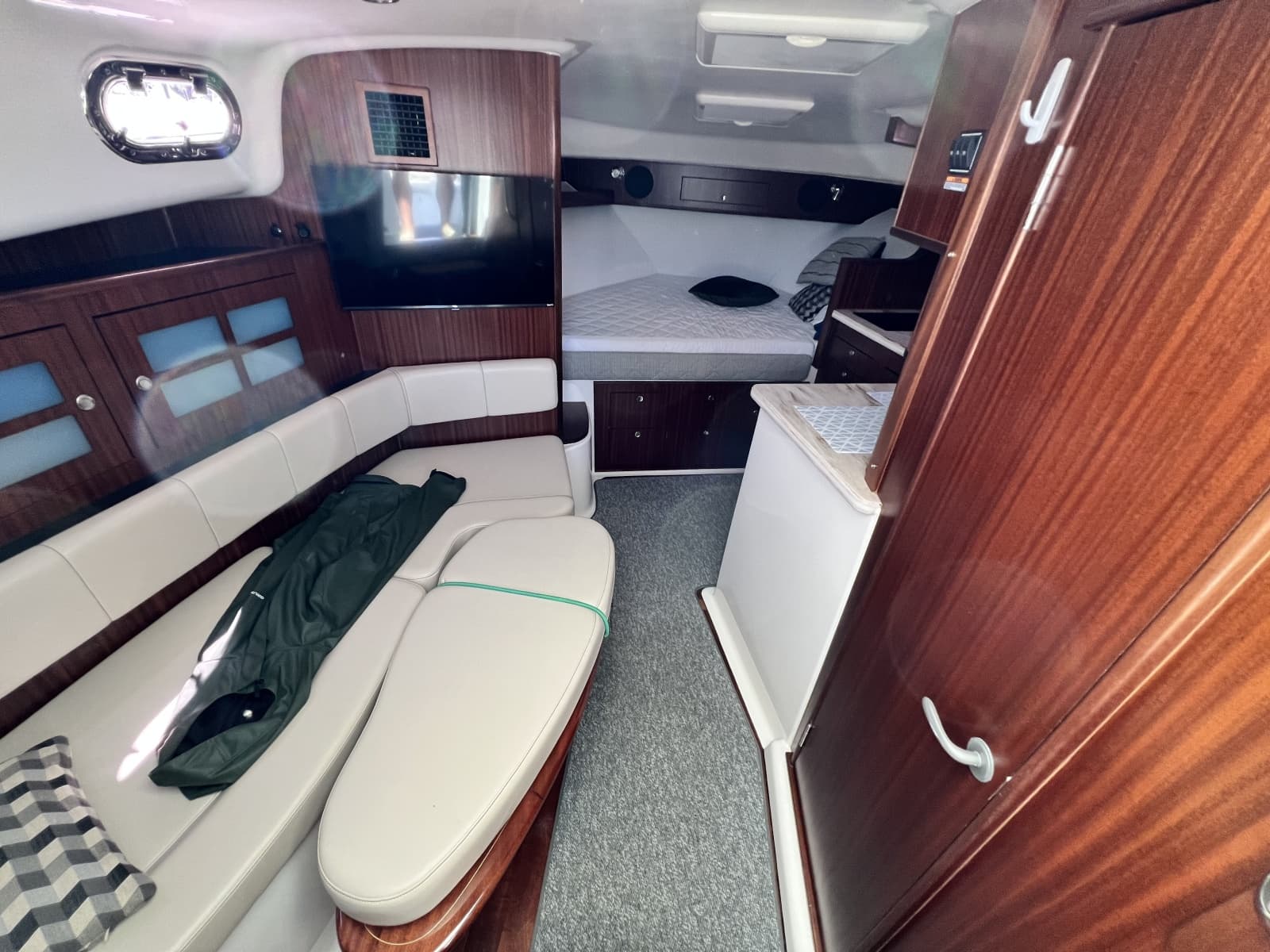 2020 Pursuit 385 Offshore - Photo 4