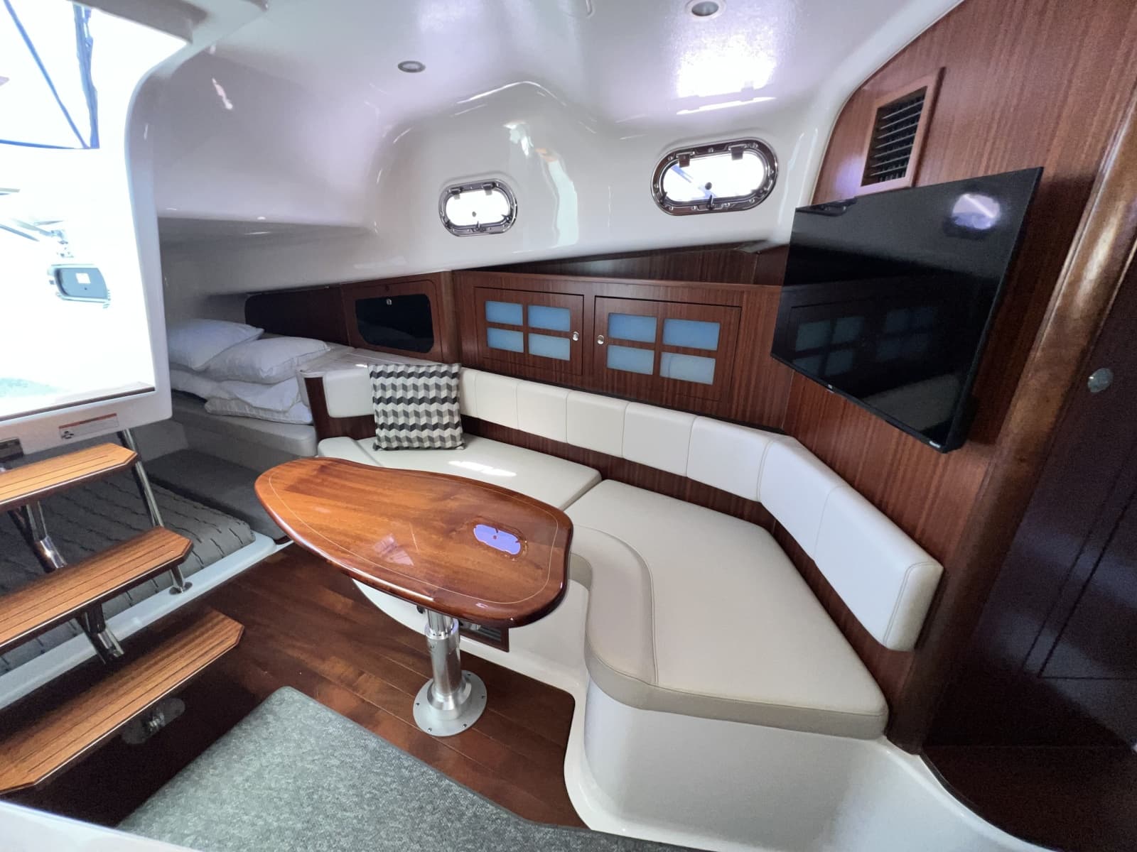 2020 Pursuit 385 Offshore - Photo 11