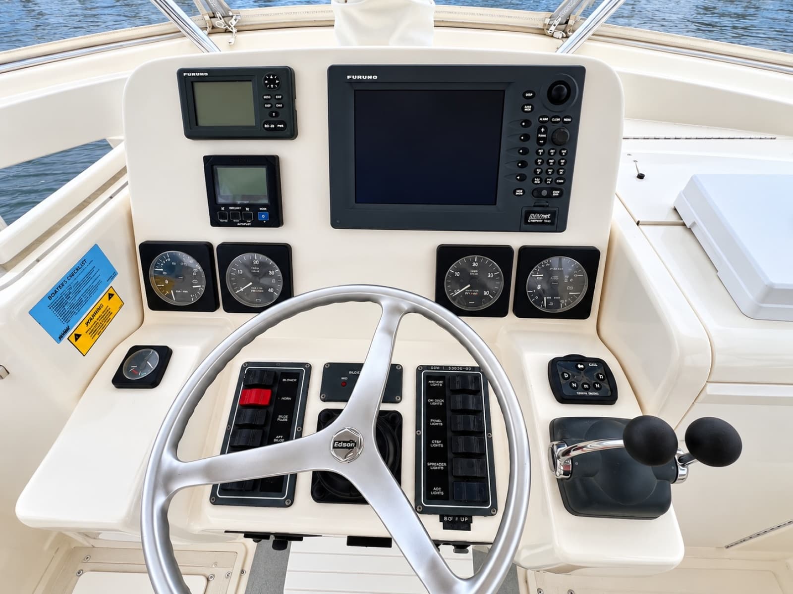 2003 Pursuit 3000 Offshore - Photo 4