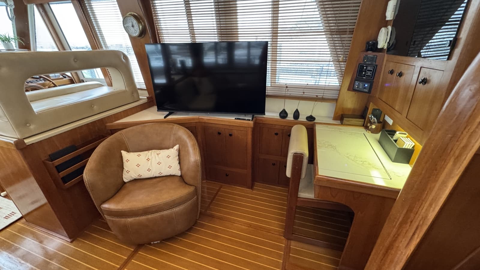 2001 Mainship 43 Trawler Aft Cabin - Photo 17