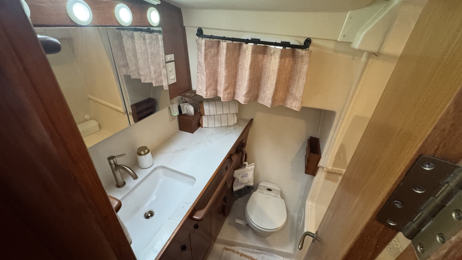 2001 Mainship 43 Trawler Aft Cabin - Photo 42