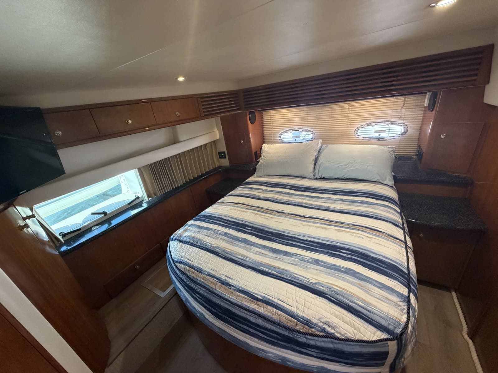 2000 Carver 396 Motor Yacht - Photo 38
