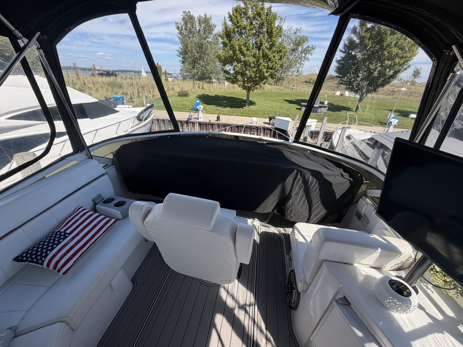 2000 Carver 396 Motor Yacht - Photo 12