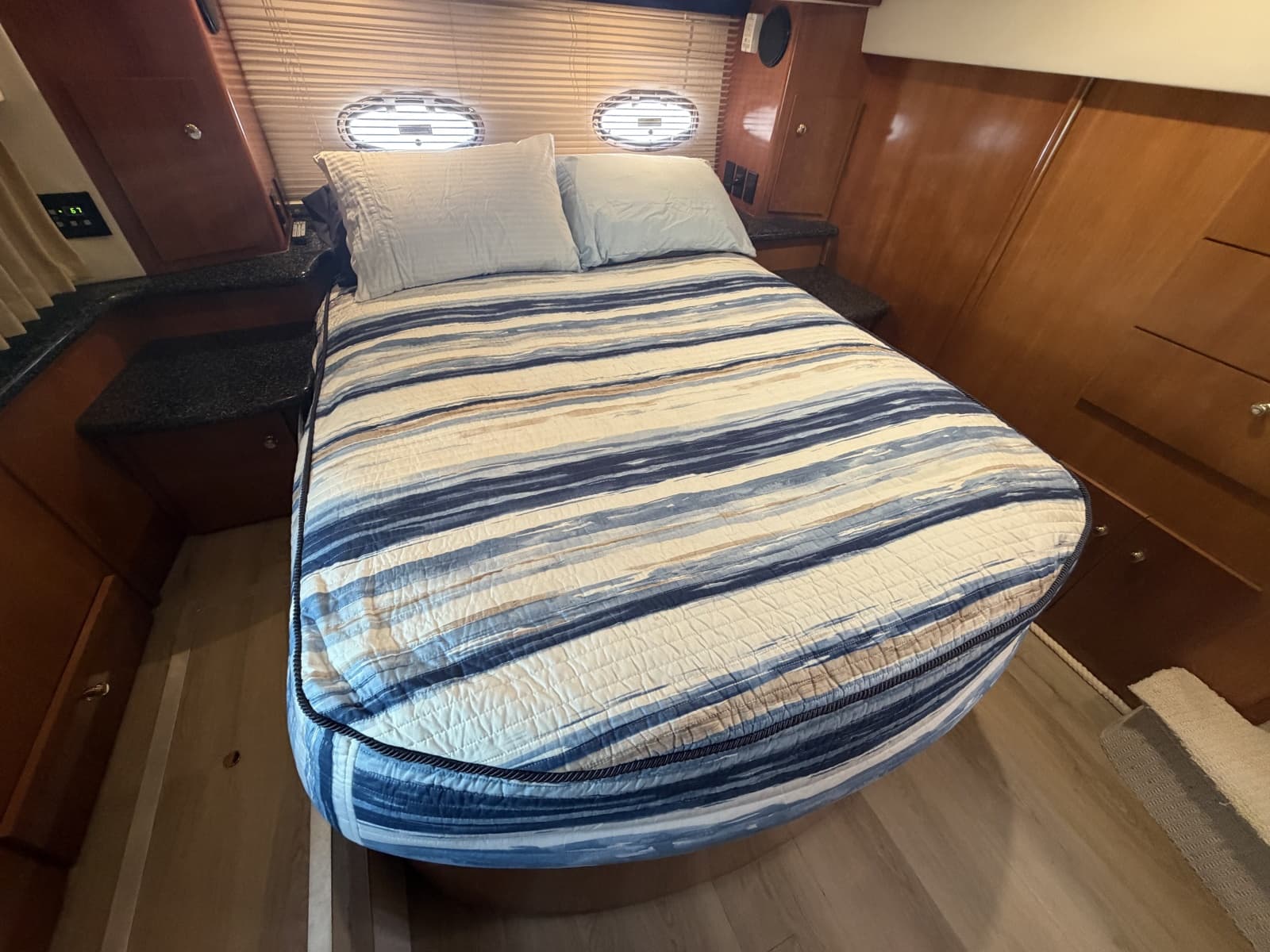 2000 Carver 396 Motor Yacht - Photo 40