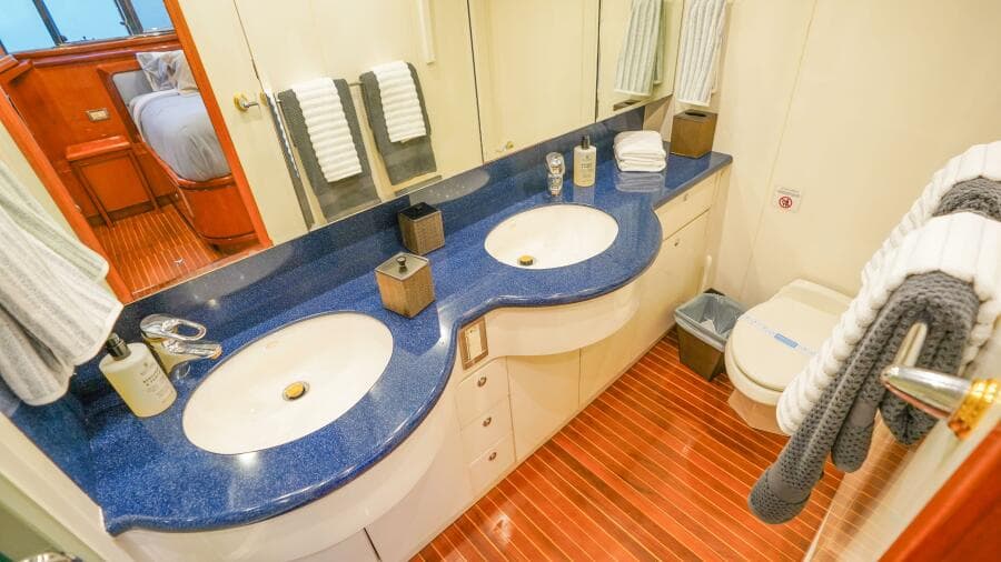 2001 Motor Yacht 82MY - Photo 34
