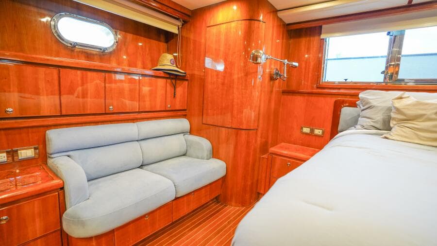 2001 Motor Yacht 82MY - Photo 33