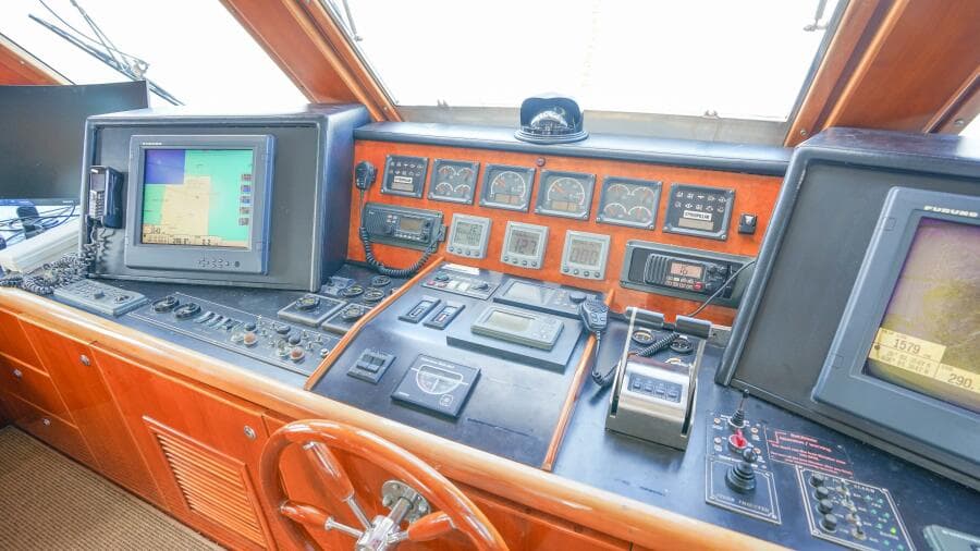 2001 Motor Yacht 82MY - Photo 25