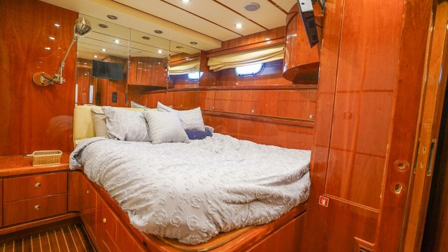 2001 Motor Yacht 82MY - Photo 37