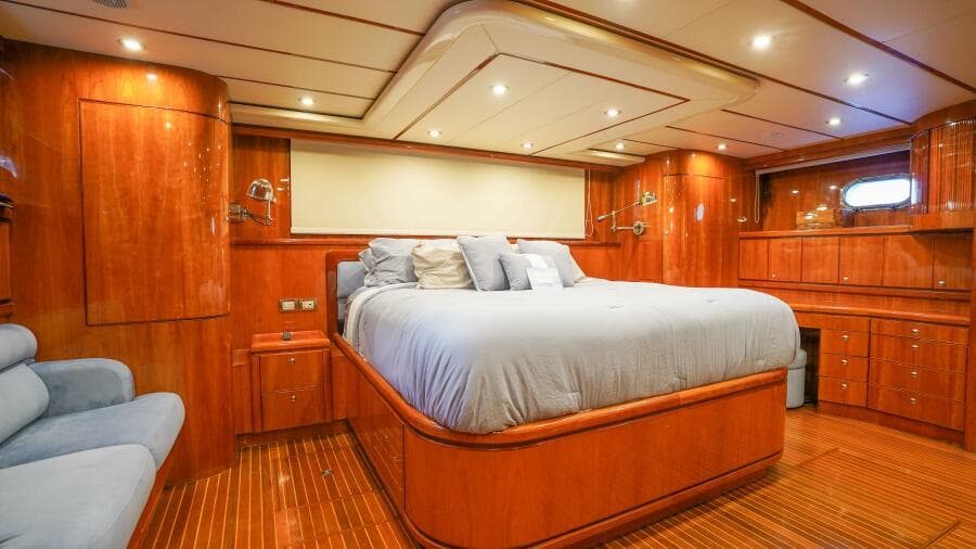 2001 Motor Yacht 82MY - Photo 31