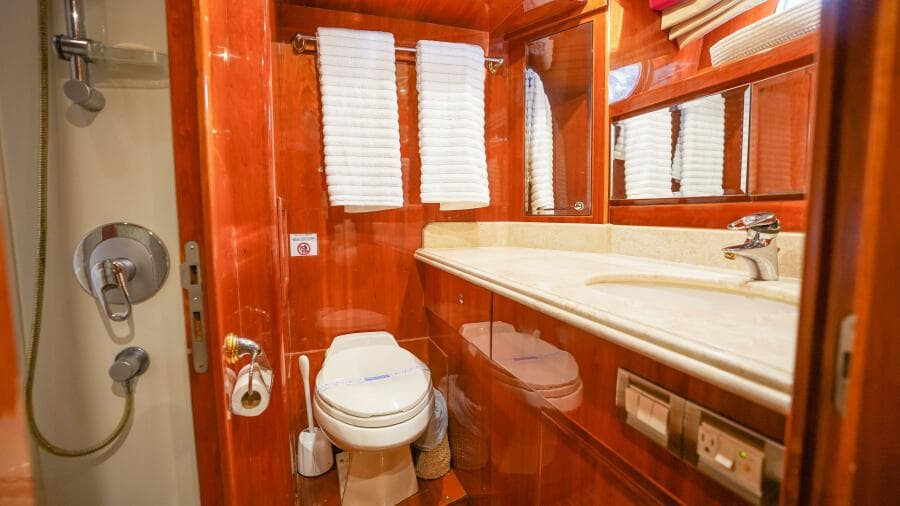 2001 Motor Yacht 82MY - Photo 40