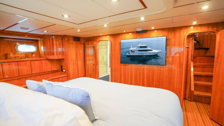 2001 Motor Yacht 82MY - Photo 30