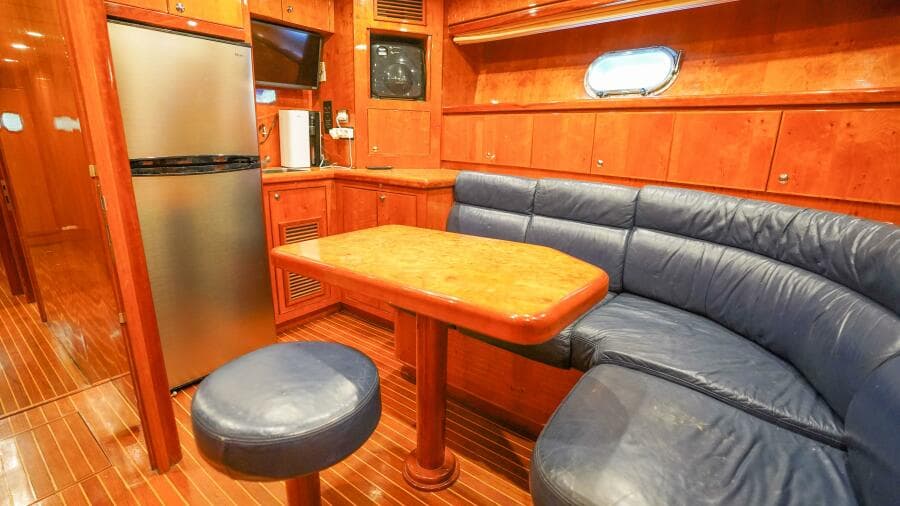 2001 Motor Yacht 82MY - Photo 44