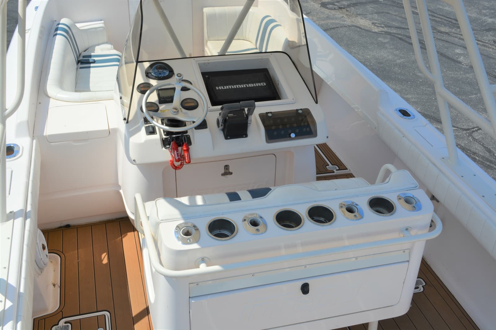 2001 Intrepid 322 Cuddy - Photo 19