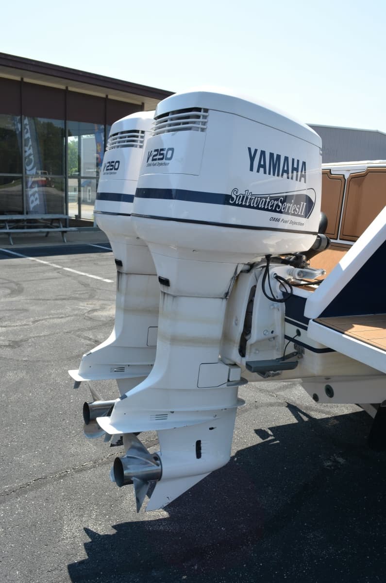 2001 Intrepid 322 Cuddy - Photo 9
