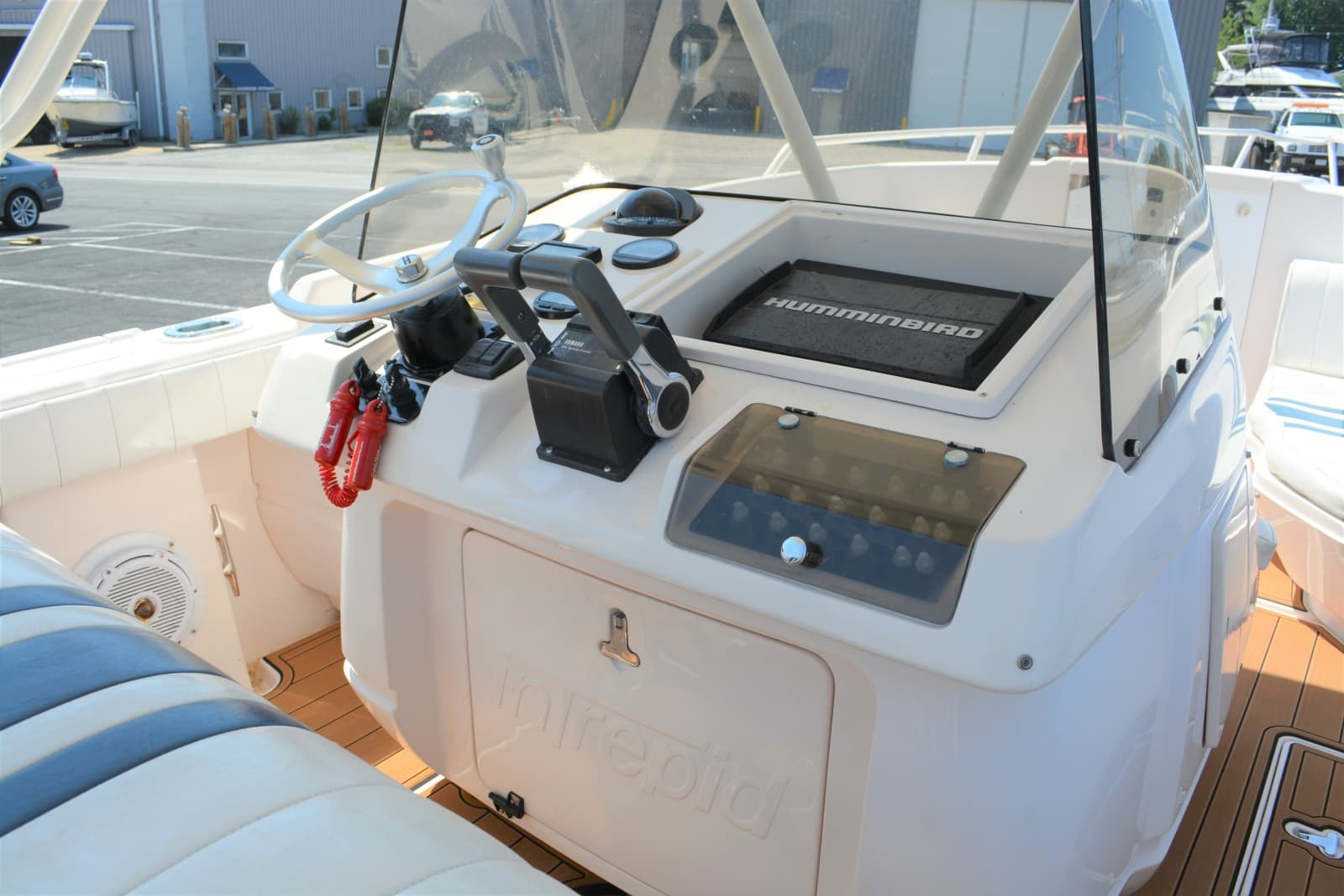 2001 Intrepid 322 Cuddy - Photo 20