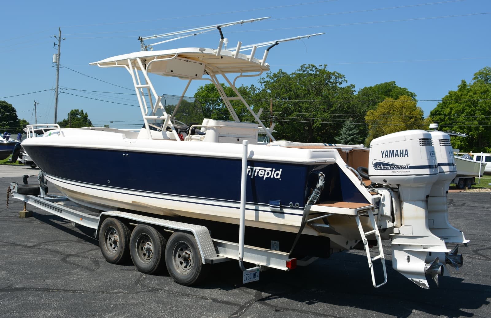 2001 Intrepid 322 Cuddy - Photo 4