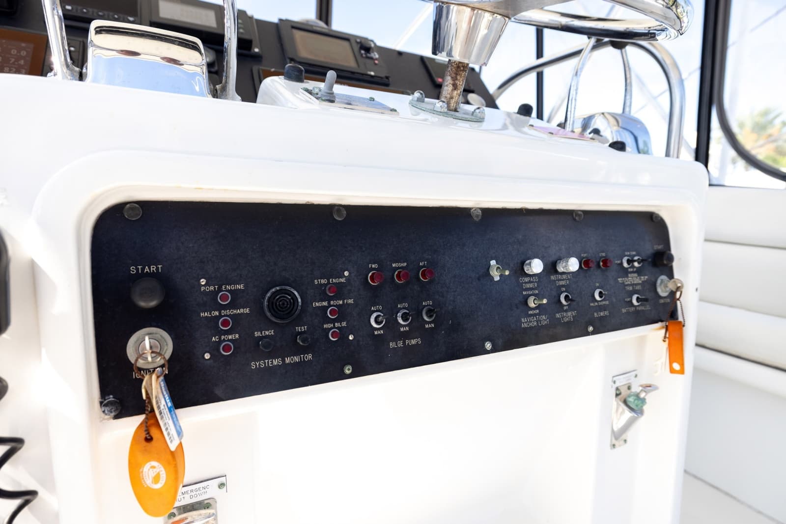 1995 Hatteras 43 Convertible - Photo 22