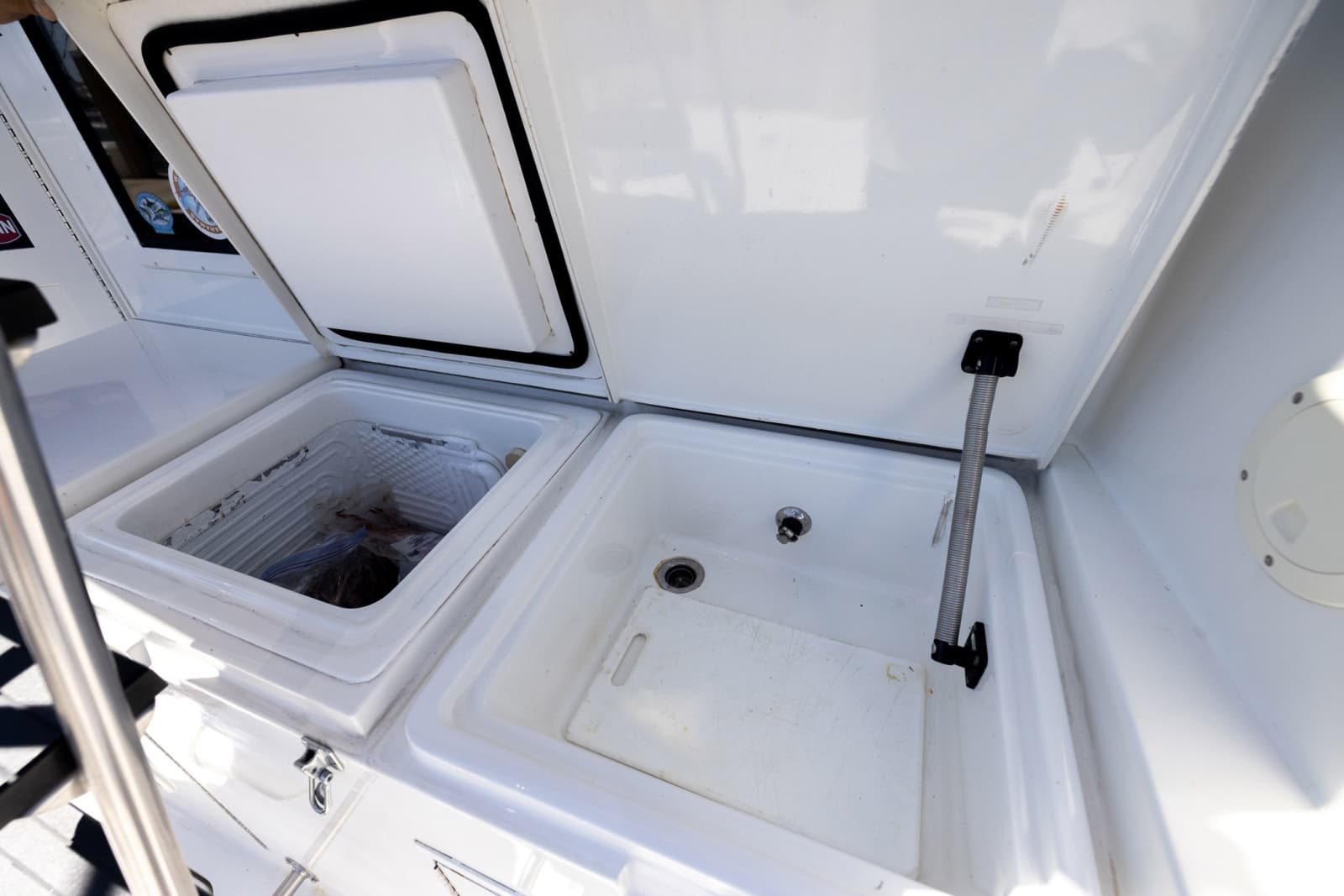 1995 Hatteras 43 Convertible - Photo 42