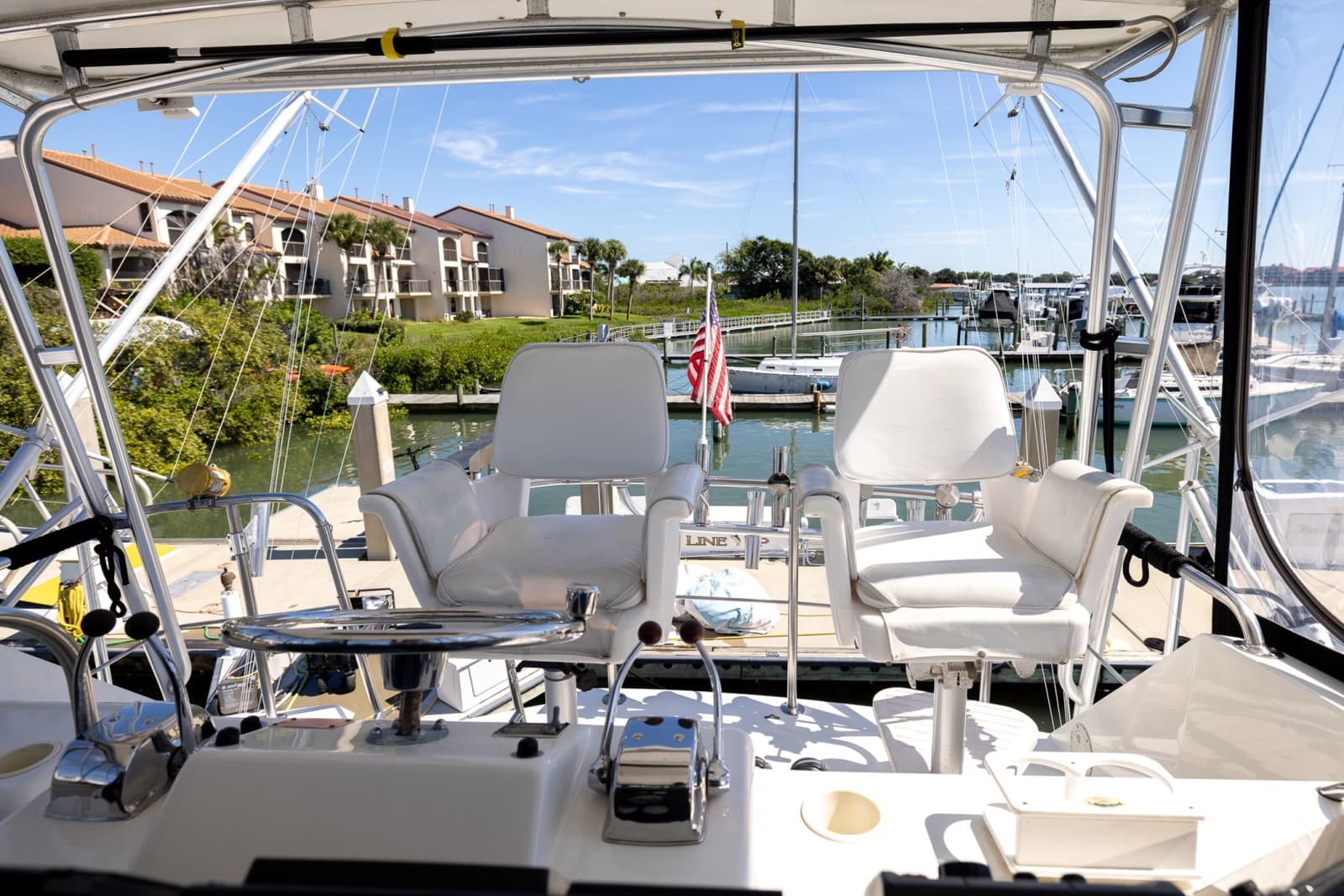 1995 Hatteras 43 Convertible - Photo 36