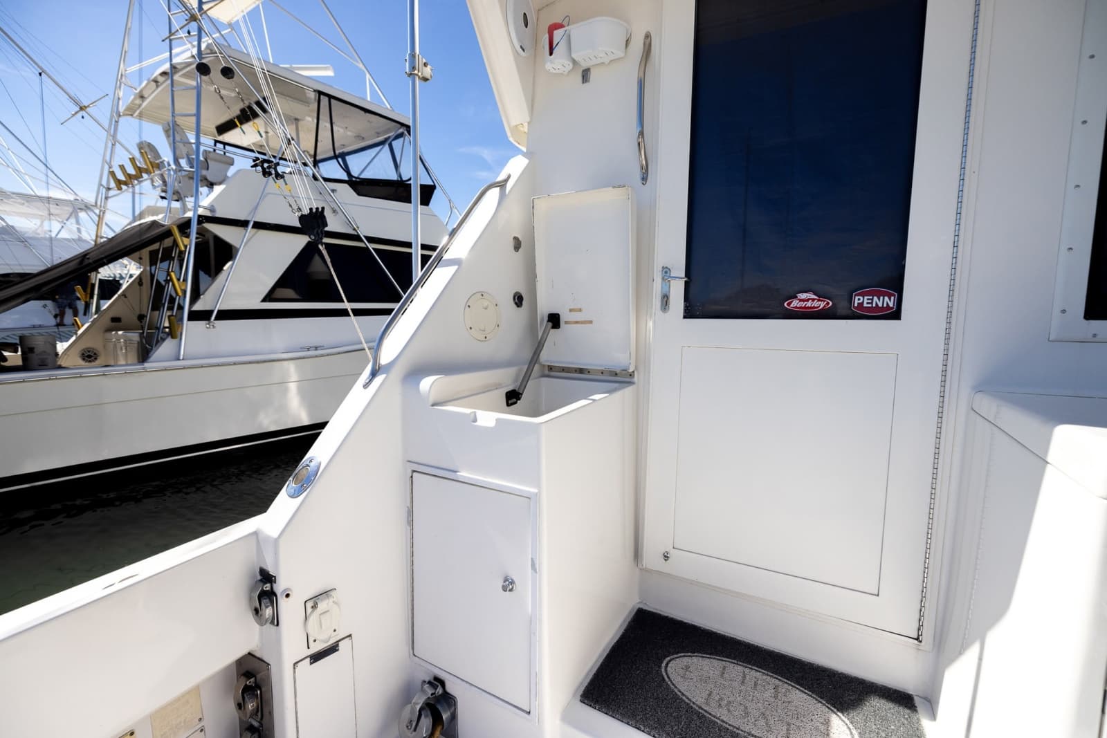 1995 Hatteras 43 Convertible - Photo 44