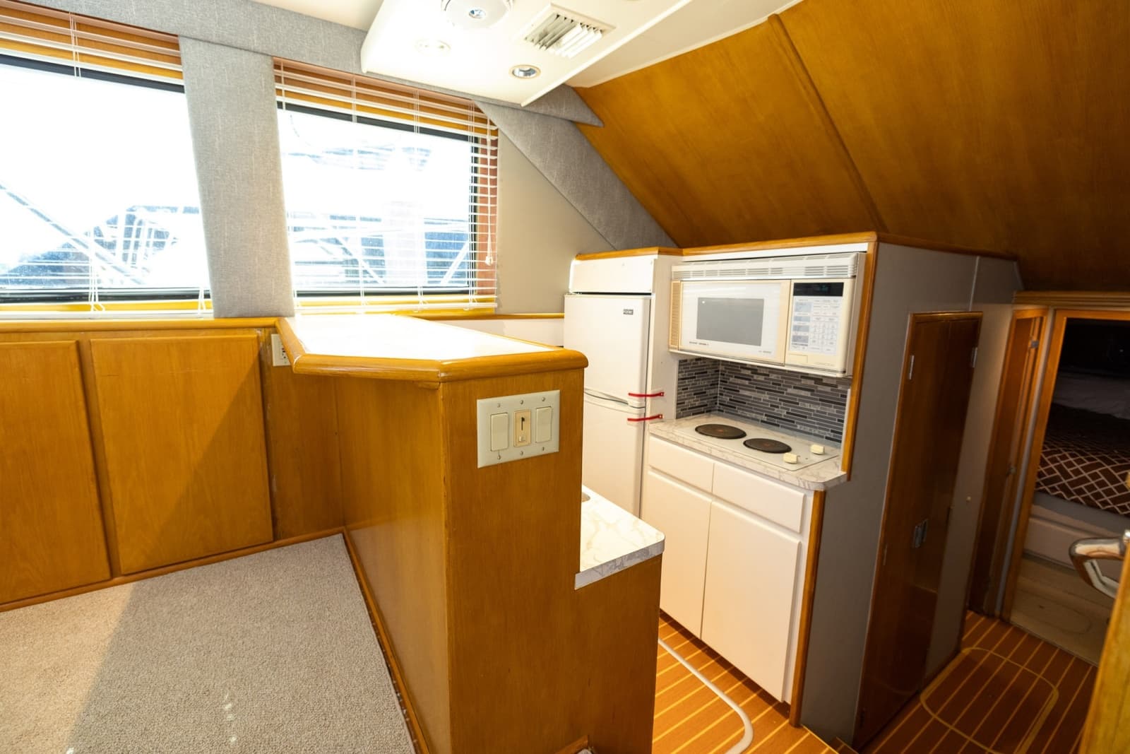 1995 Hatteras 43 Convertible - Photo 51
