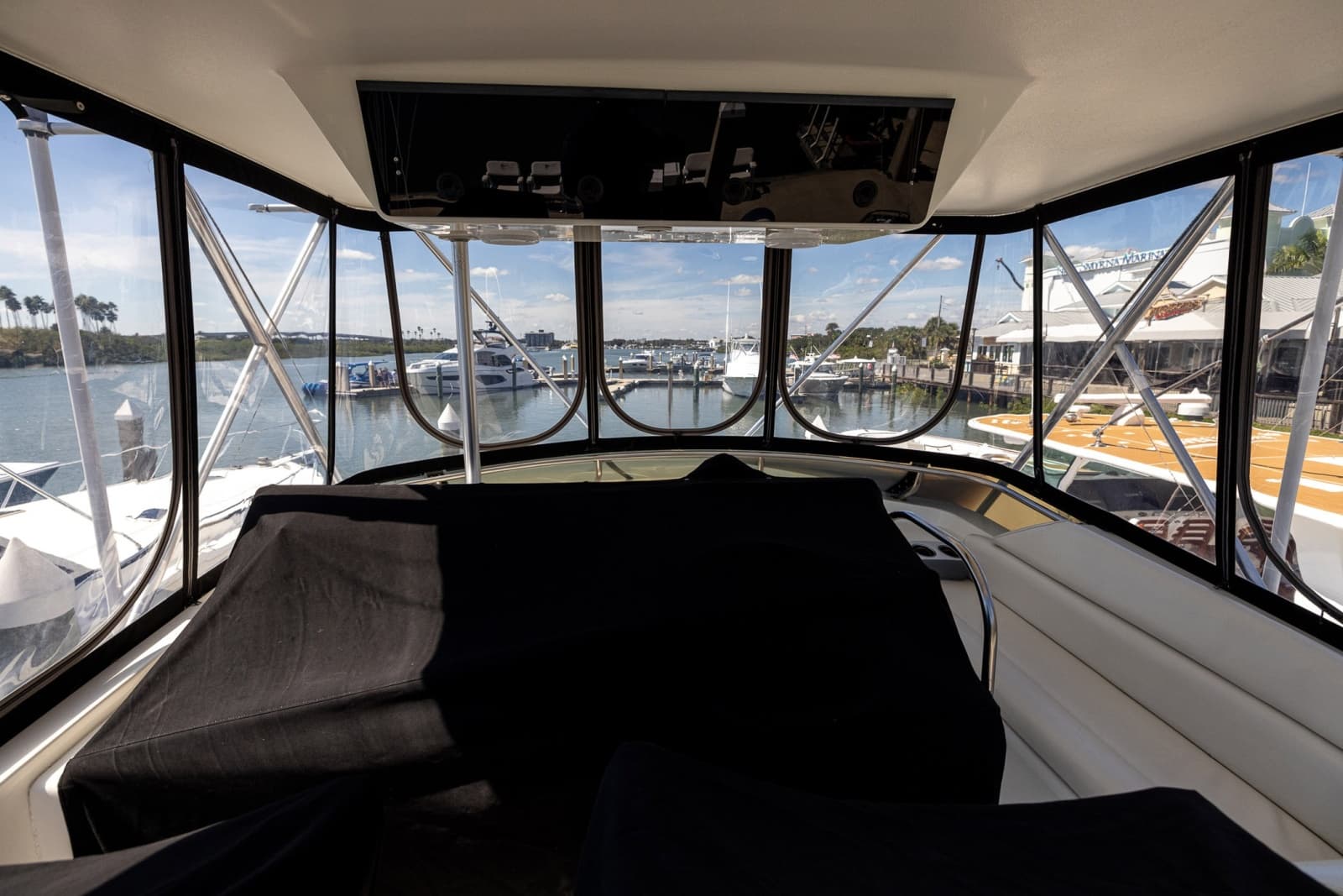 1995 Hatteras 43 Convertible - Photo 70