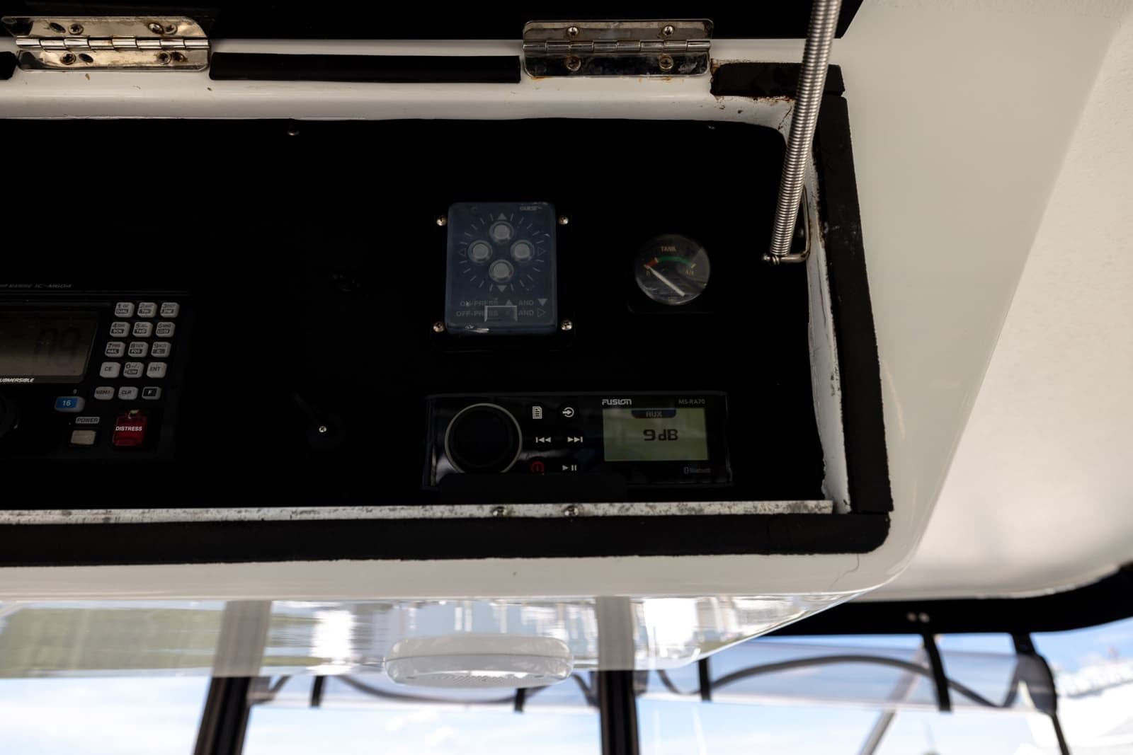 1995 Hatteras 43 Convertible - Photo 33