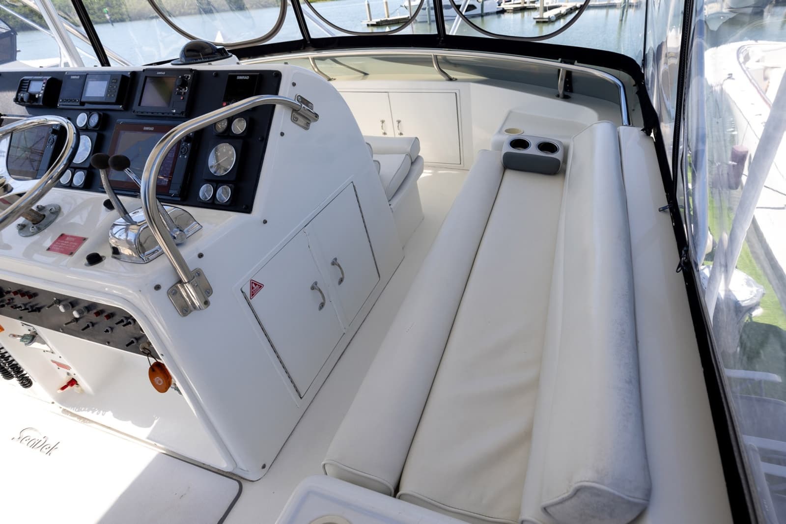 1995 Hatteras 43 Convertible - Photo 34