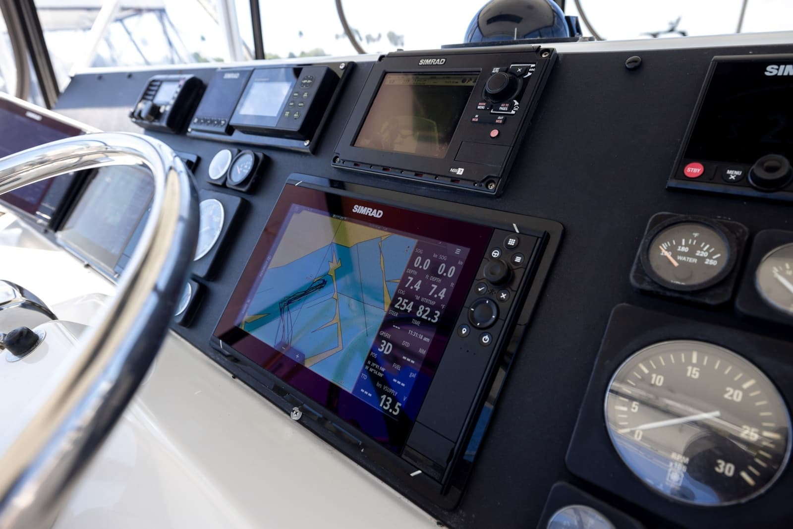 1995 Hatteras 43 Convertible - Photo 23
