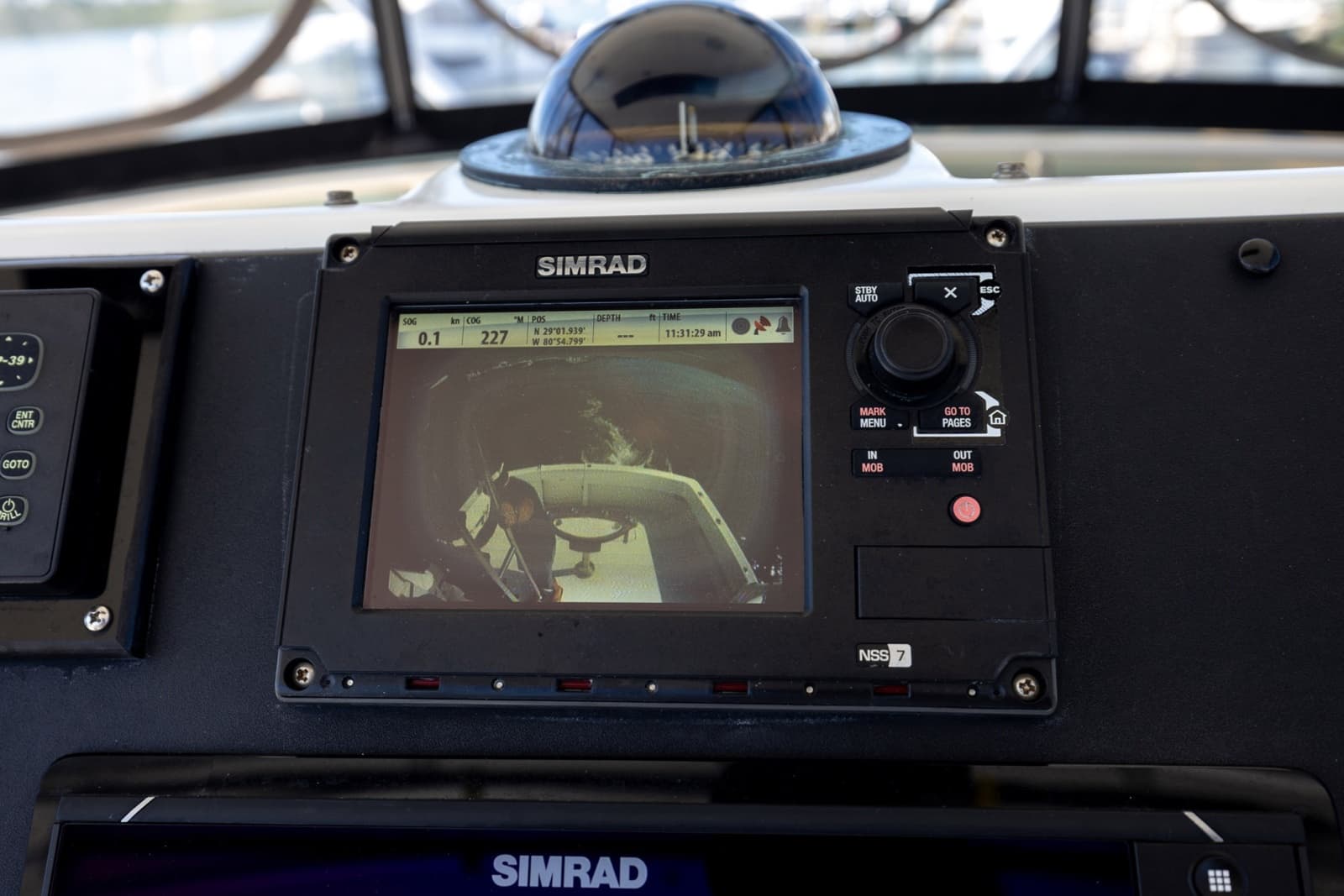 1995 Hatteras 43 Convertible - Photo 26