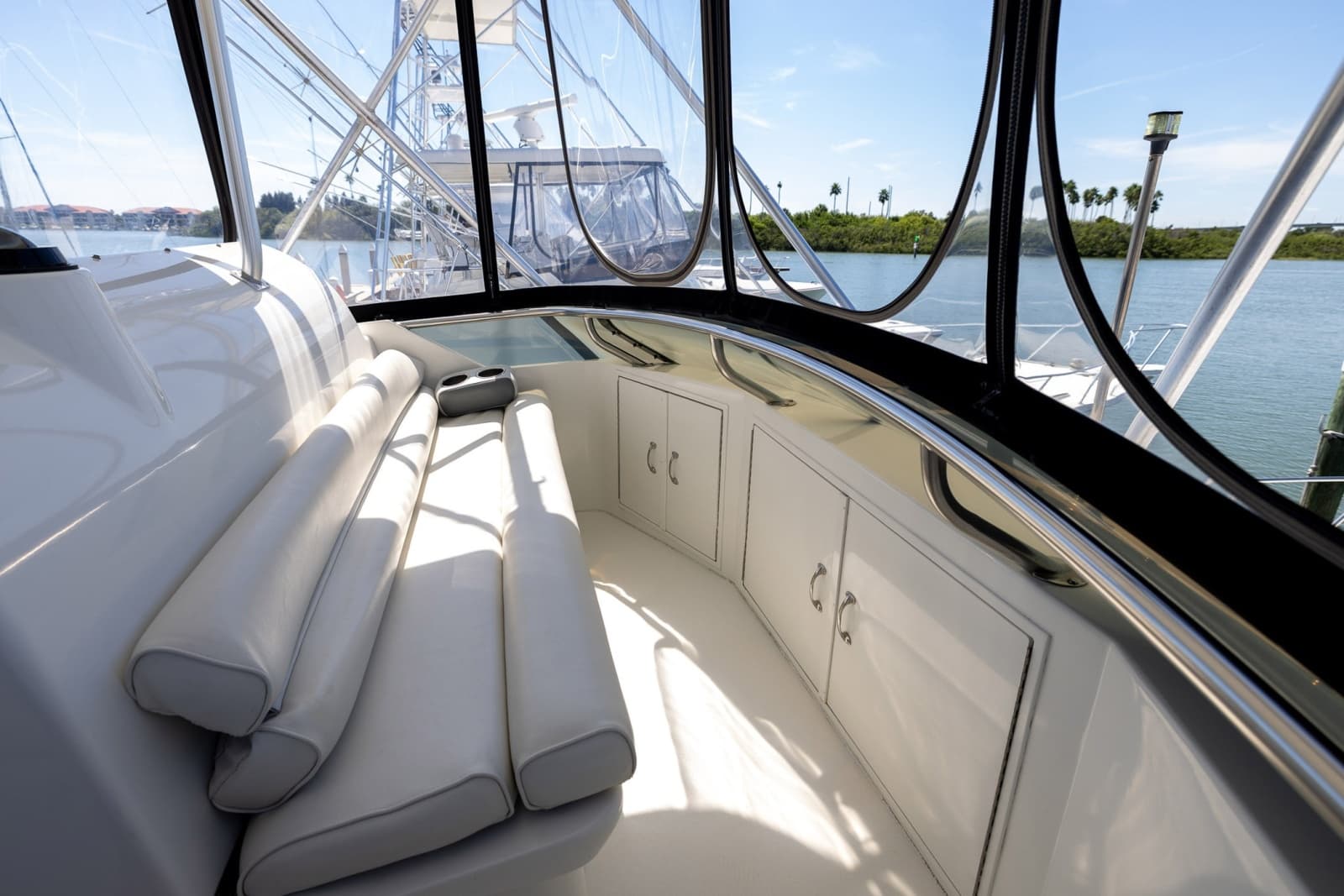 1995 Hatteras 43 Convertible - Photo 35