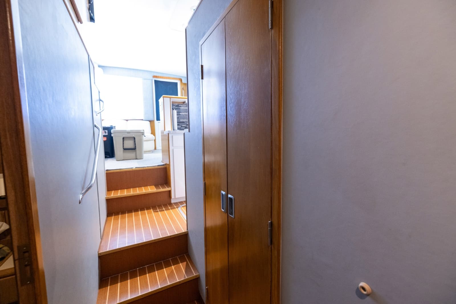 1995 Hatteras 43 Convertible - Photo 58