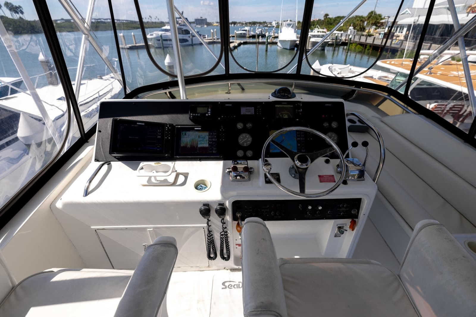 1995 Hatteras 43 Convertible - Photo 19