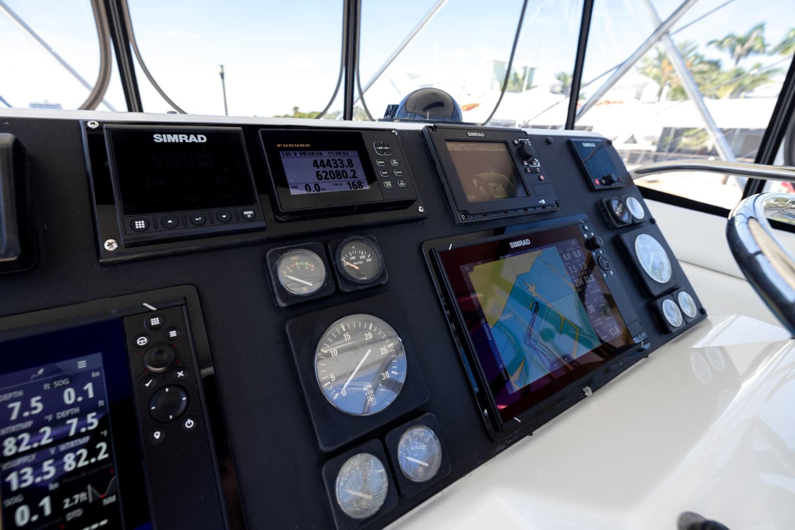 1995 Hatteras 43 Convertible - Photo 21