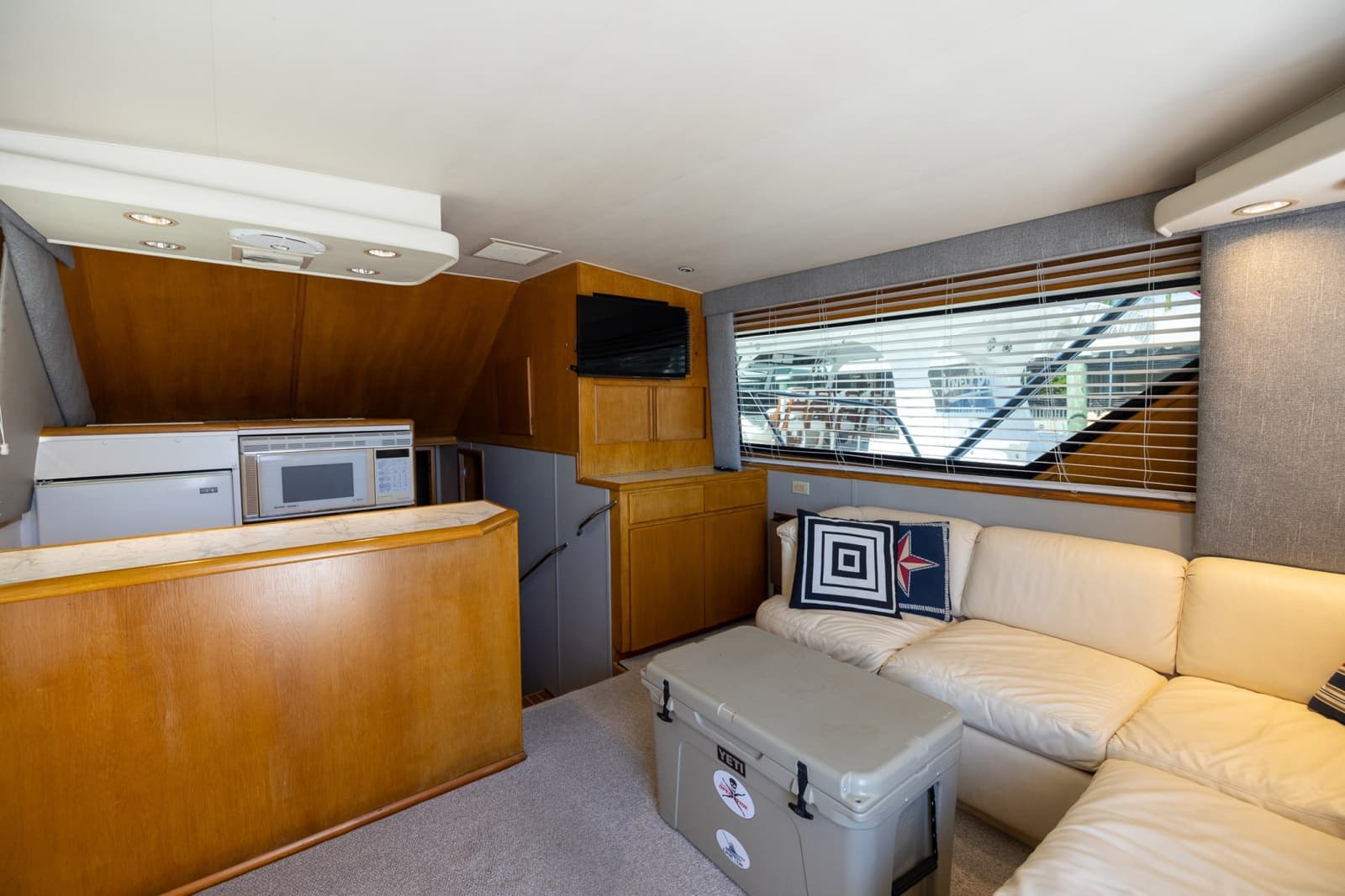 1995 Hatteras 43 Convertible - Photo 46