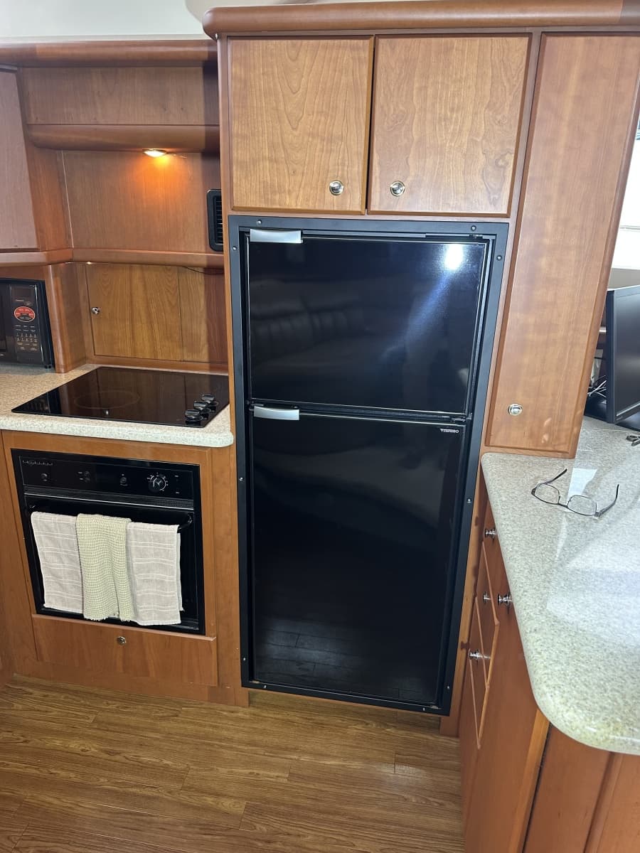 2005 Silverton 43 Motor Yacht - Photo 23