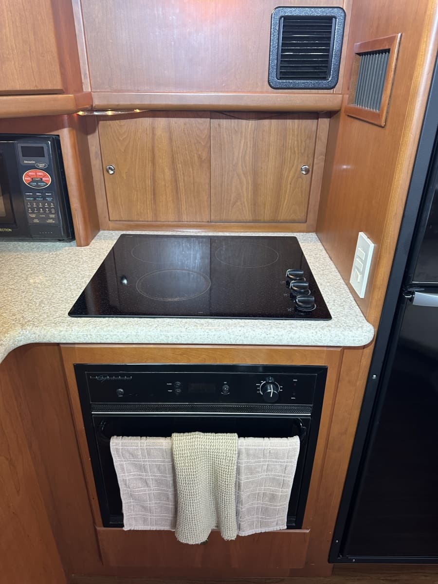 2005 Silverton 43 Motor Yacht - Photo 24