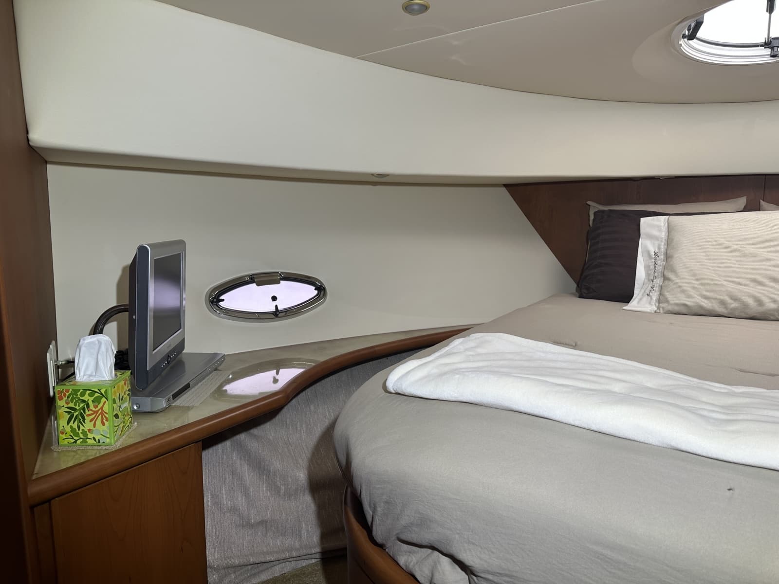 2005 Silverton 43 Motor Yacht - Photo 36