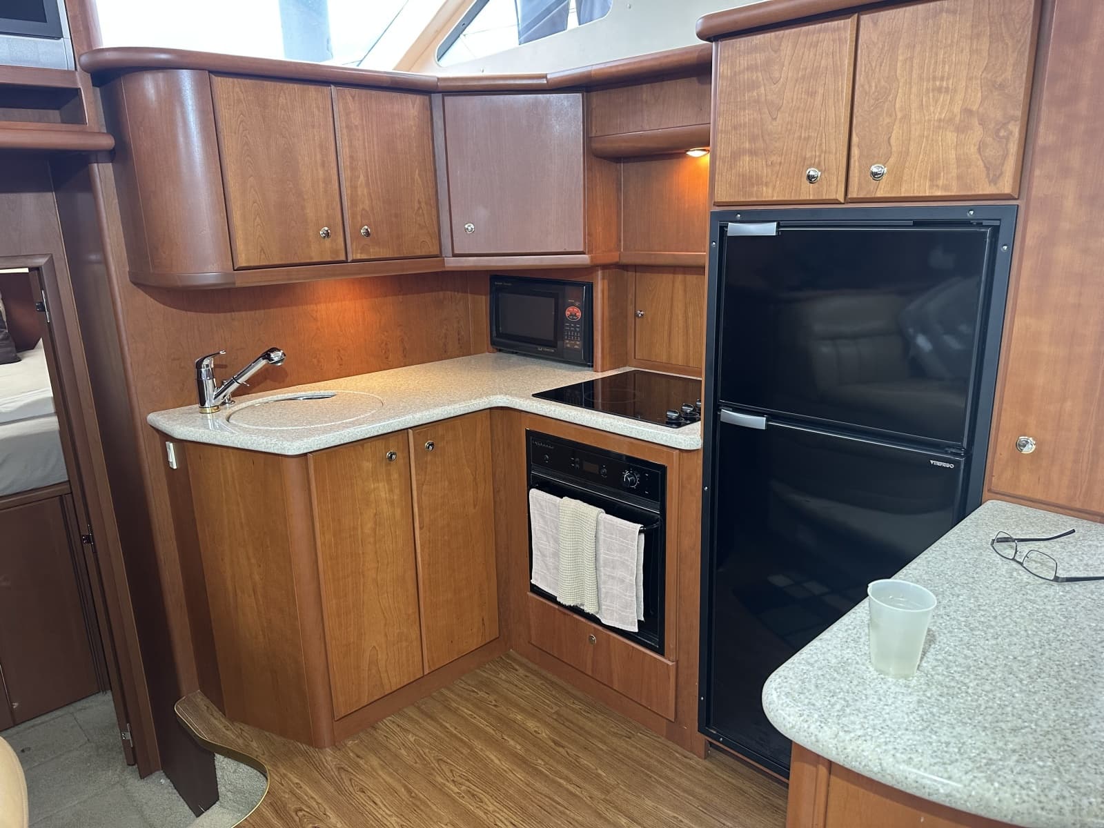 2005 Silverton 43 Motor Yacht - Photo 22
