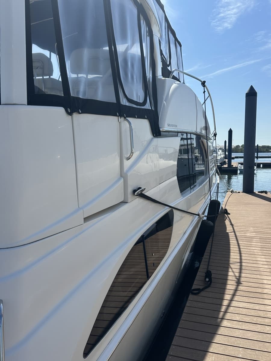 2005 Silverton 43 Motor Yacht - Photo 9