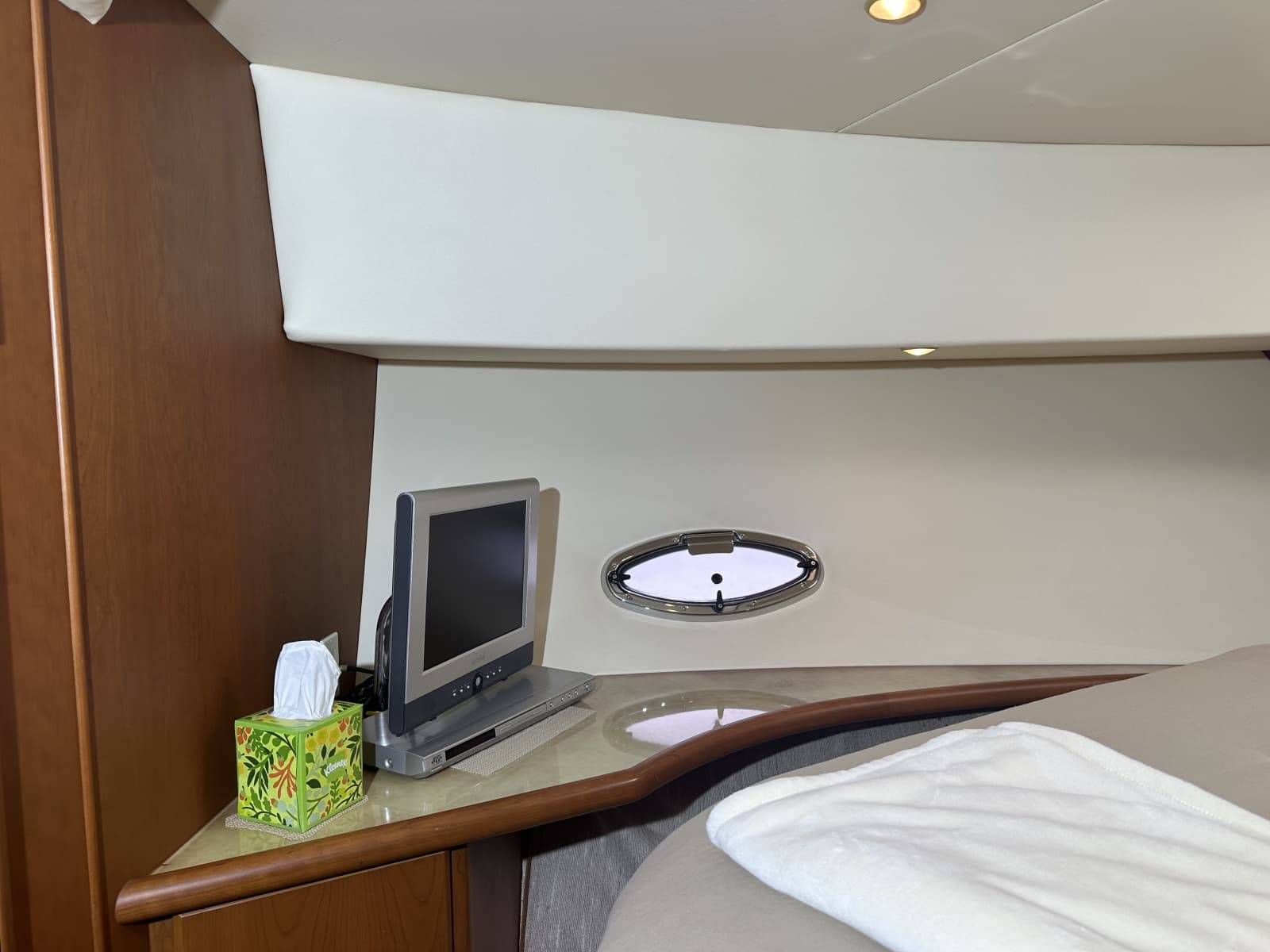 2005 Silverton 43 Motor Yacht - Photo 40