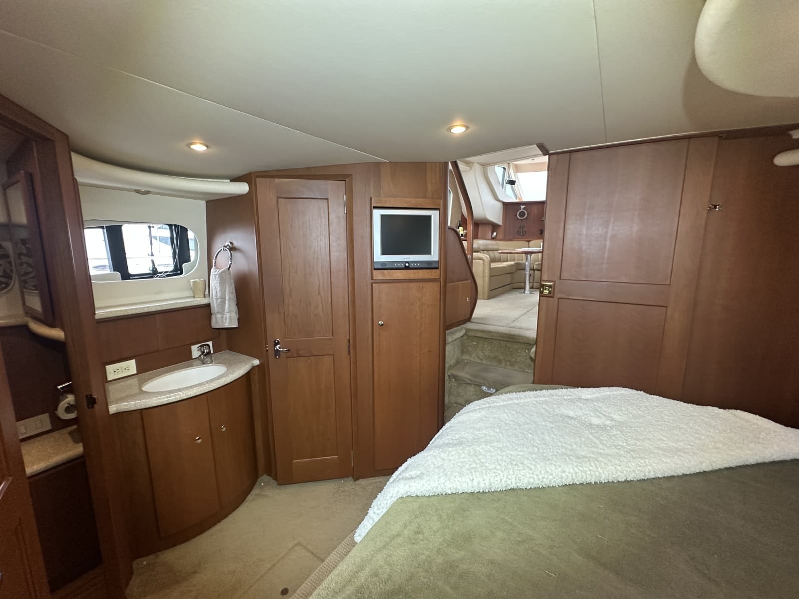 2005 Silverton 43 Motor Yacht - Photo 28