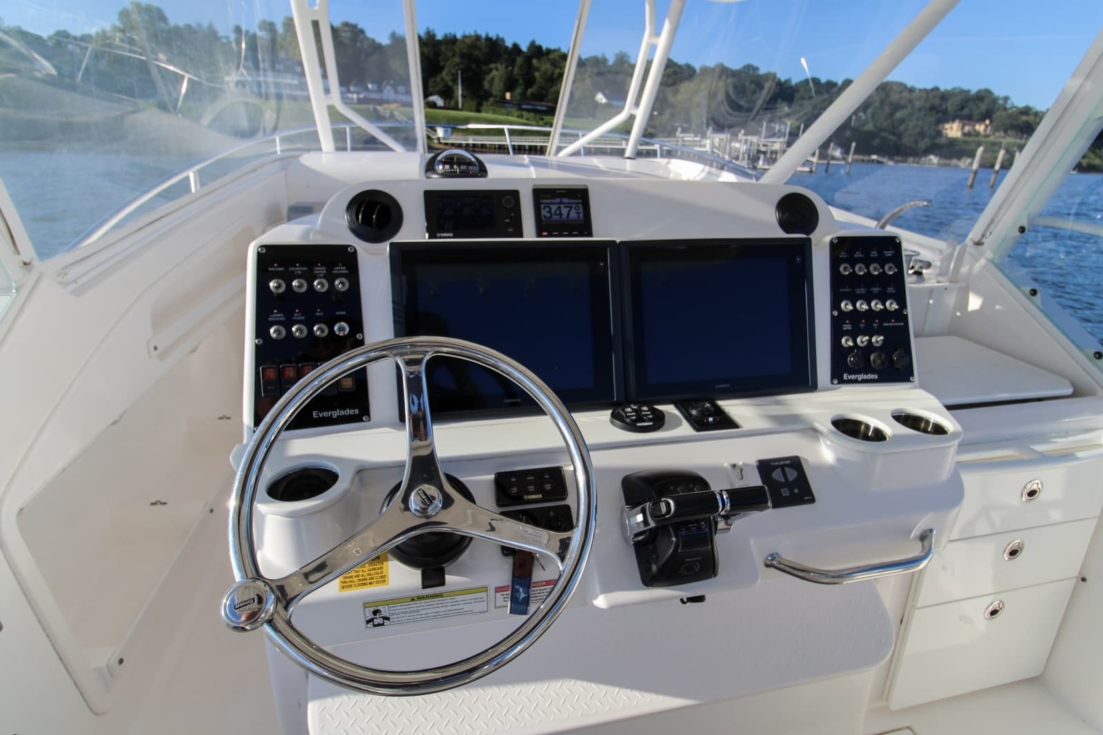 2014 Everglades 350LX - Photo 7