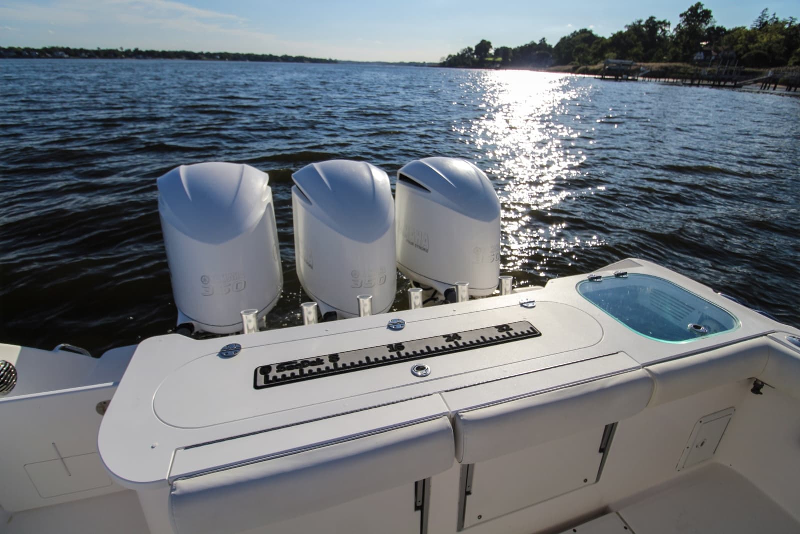 2014 Everglades 350LX - Photo 19